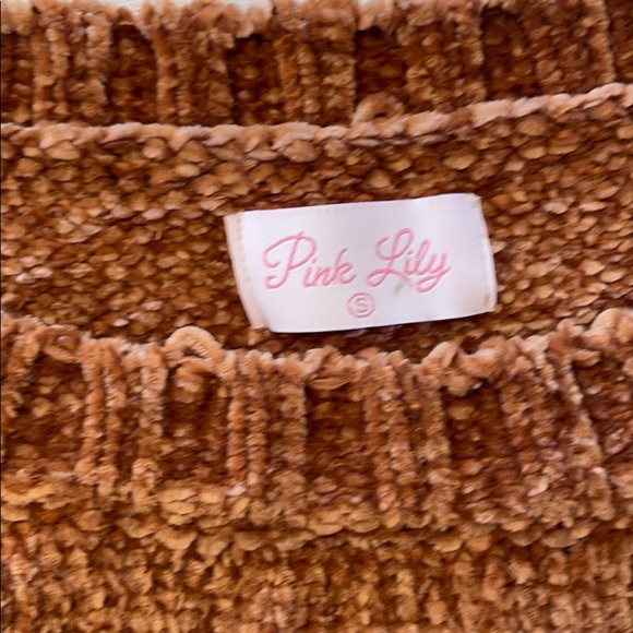 Incredibly soft sweater, unworn/never been washed - Picture 3 of 5